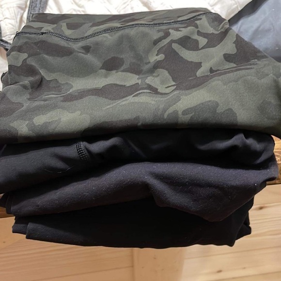 In good condition lululemon leggings - Picture 1 of 6